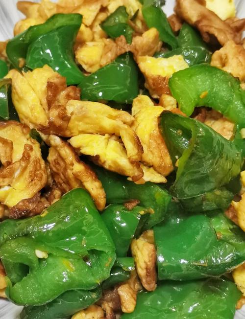 海鲜尖椒炒鸡蛋怎么做才够味？-图2