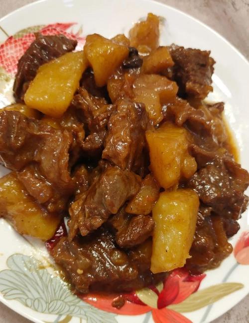 土豆烧牛肉怎么做才软烂入味？-图2