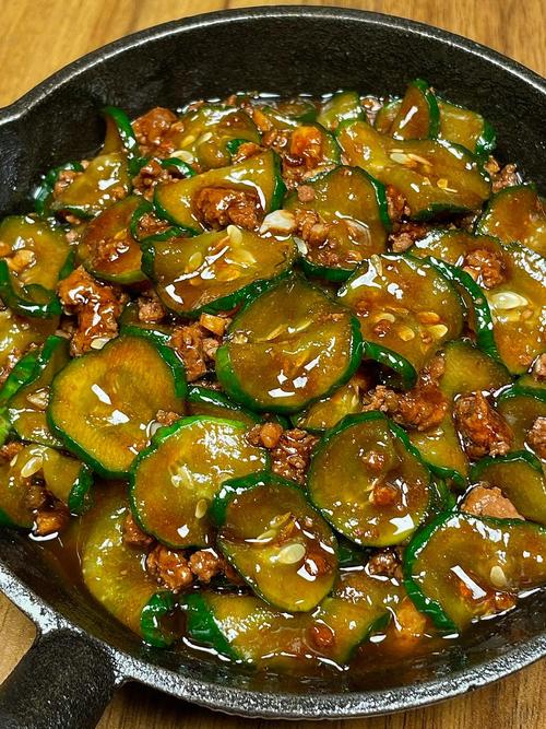 老黄瓜炒肉片怎么炒才更下饭？-图3