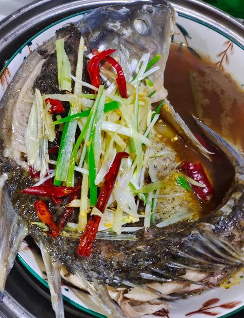 清蒸鲤鱼家常做法有哪些？-图1