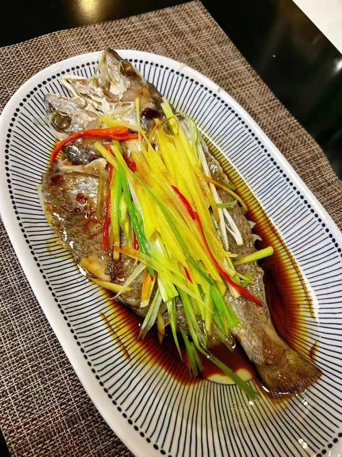 清蒸鲤鱼家常做法有哪些？-图2