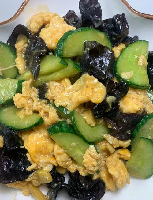 海鲜木耳鸡蛋怎么炒才鲜嫩？-图1