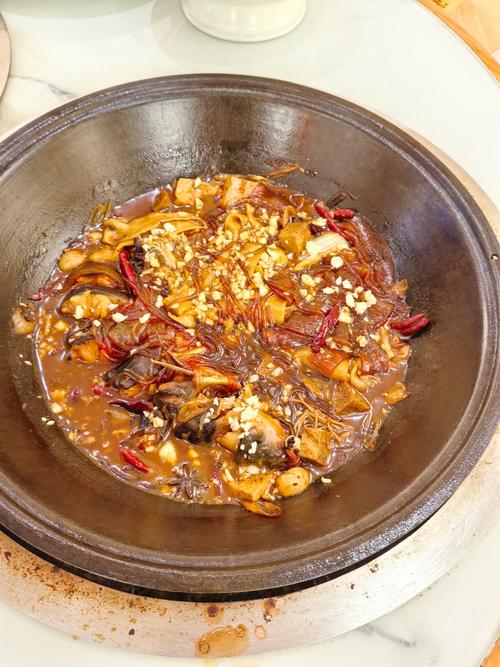 东北铁锅炖鱼家常做法，关键在哪？-图3