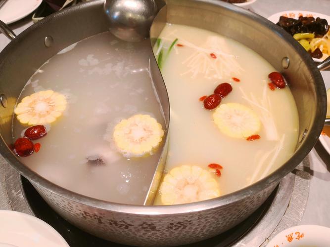 海鲜清汤火锅底的做法-图1