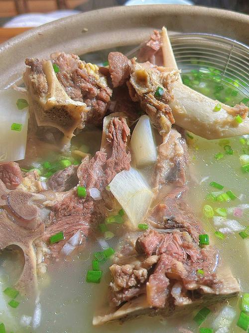 海鲜牛骨汤怎么搭配更鲜？-图1