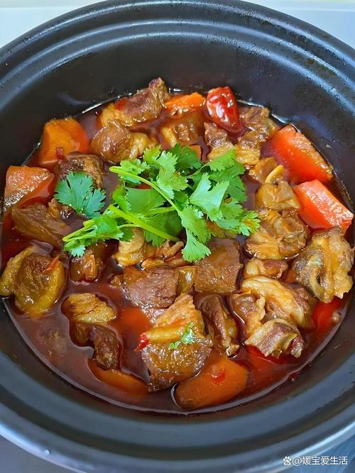 红萝卜炖牛肉怎么做才软烂入味？-图2
