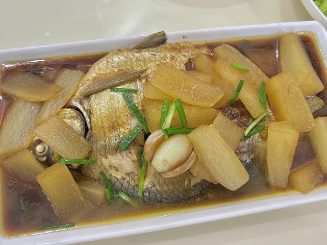 萝卜炖鱼怎么做才好吃？-图2