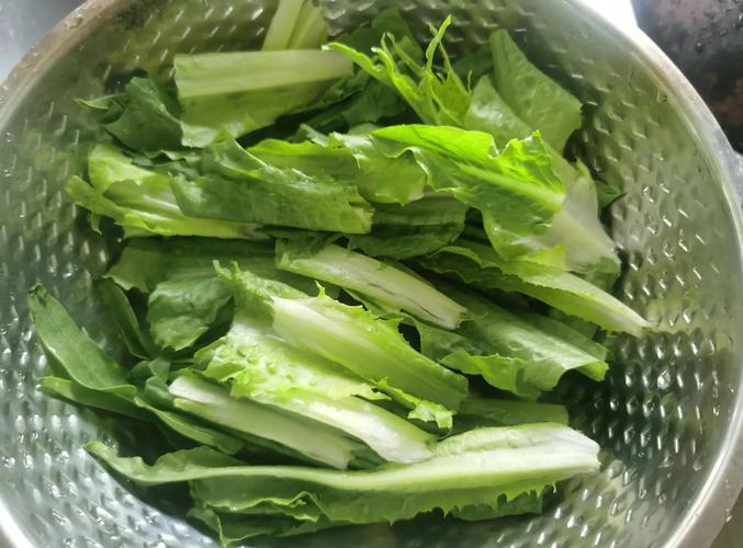 一岁宝宝油麦菜怎么做好吃又易消化？-图1