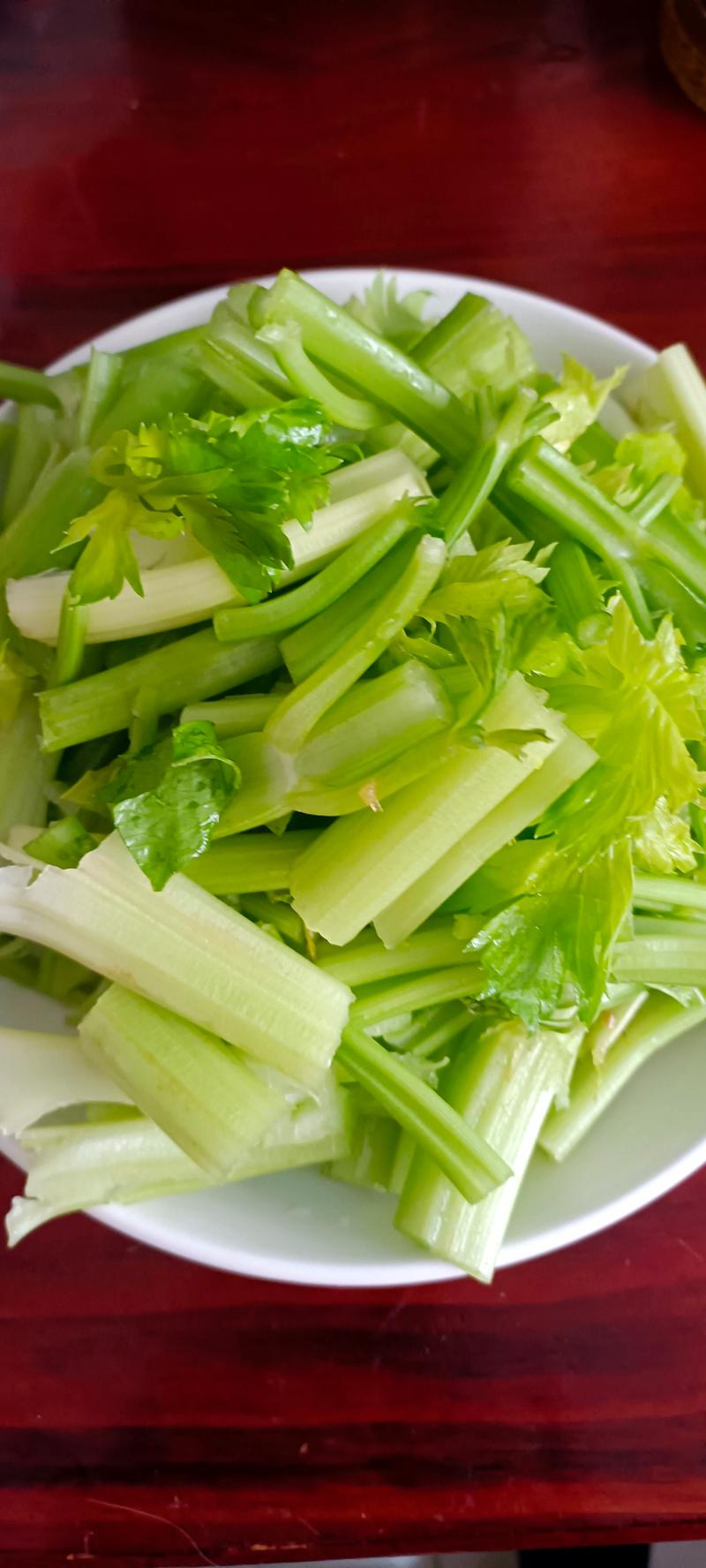 芹菜炒土豆片怎么炒更爽脆入味？-图1