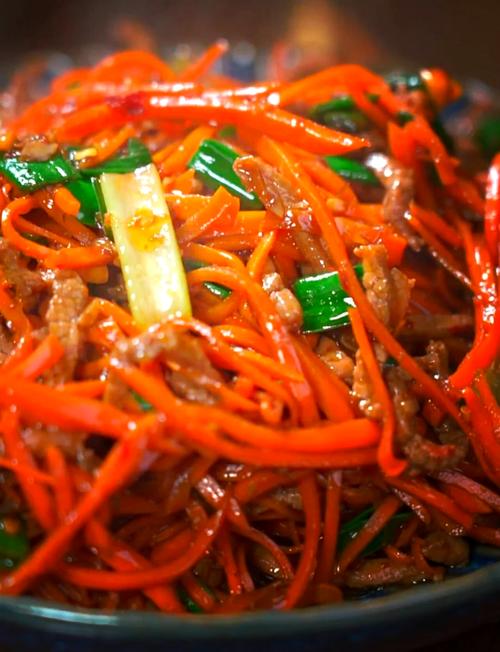 胡萝卜烧牛肉怎么做才软烂入味？-图2