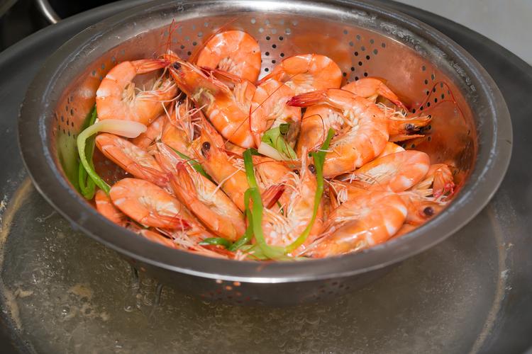 焯海鲜该用热水还是凉水？-图1