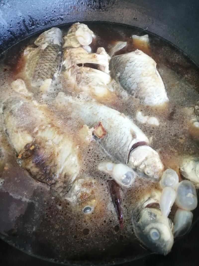 家常鲤鱼怎么炖才最入味？-图2