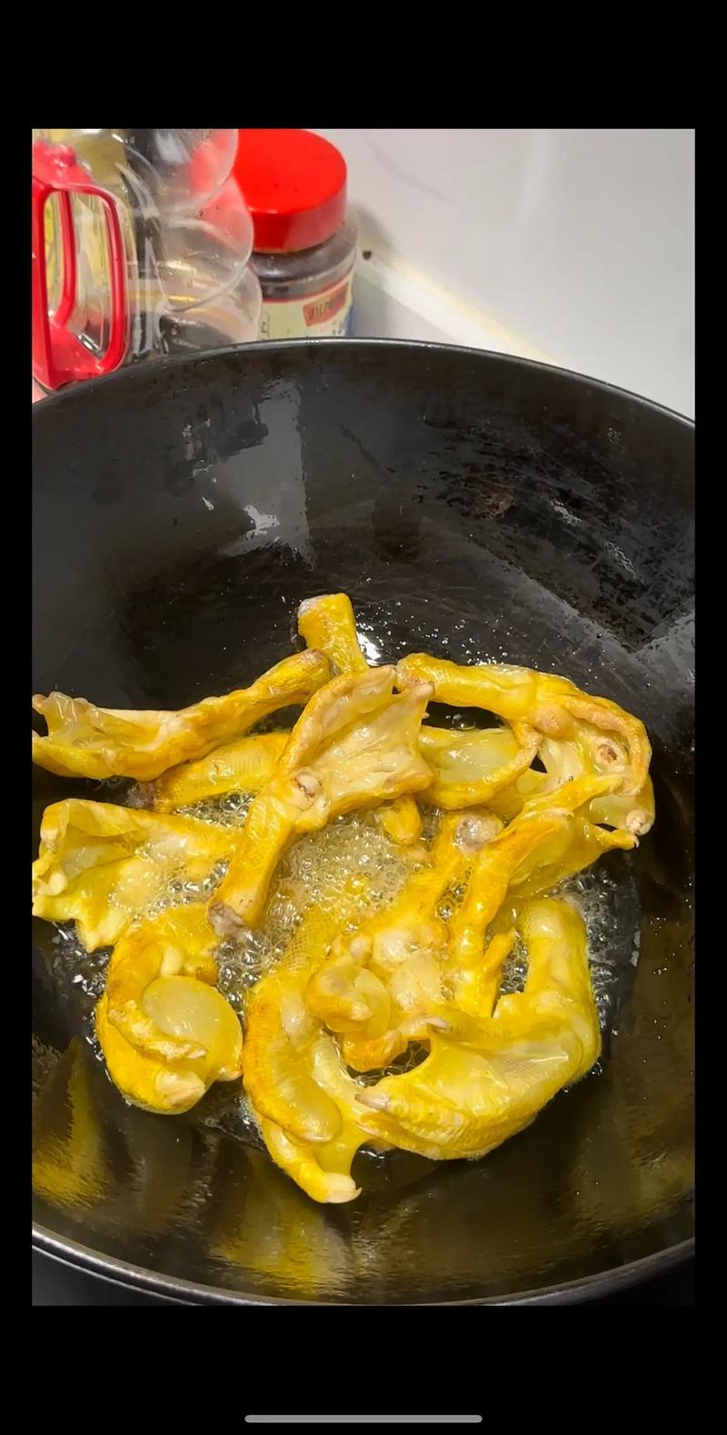 海鲜鸭脚田螺煲怎么做？-图2