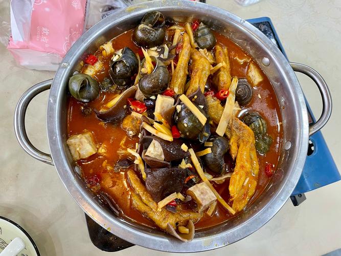 海鲜鸭脚田螺煲怎么做？-图1