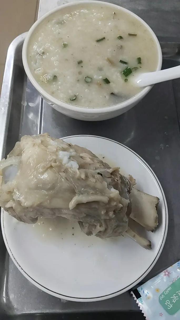 宝宝多大能吃筒骨粥?-图1 宝宝多大能吃筒骨粥?-图1