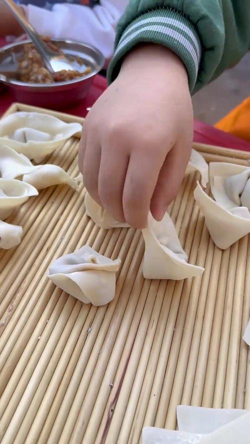一岁宝宝怎么吃饺子才合适？-图3