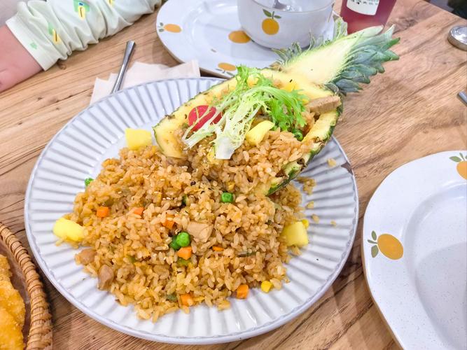 菠萝海鲜焗饭烤箱做法？-图2