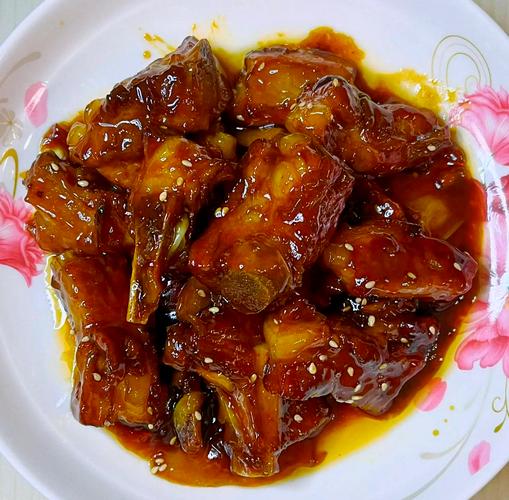 糖醋排骨怎么做才酸甜入味？-图2