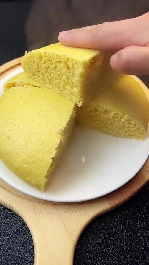 蒸玉米面发糕的家常做法-图3