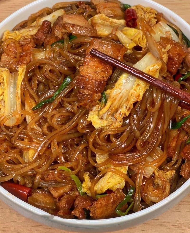 红烧肉炖粉条怎么做才好吃？-图1