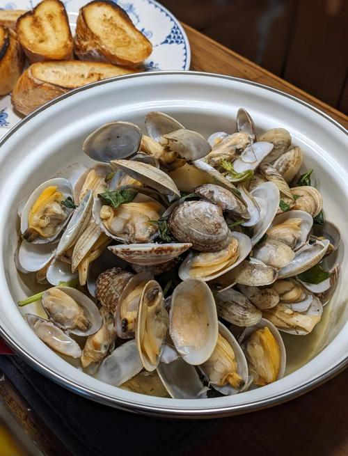 海鲜烹制选哪种白酒更合适?-图1 海鲜烹制选哪种白酒更合适?-图1