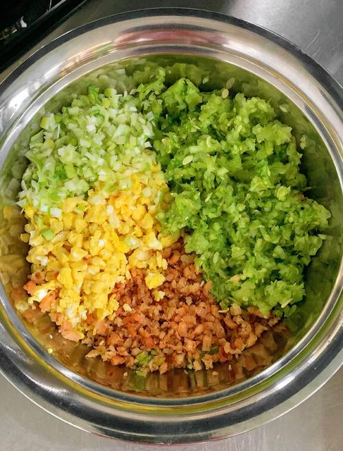 海鲜饺子馅怎么做？视频教你在家调鲜香！-图1