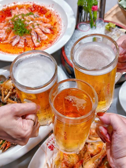 海鲜配红酒还是啤酒更合适？-图2