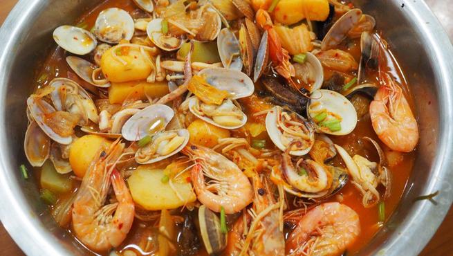 正宗海鲜泡菜锅怎么做？-图2