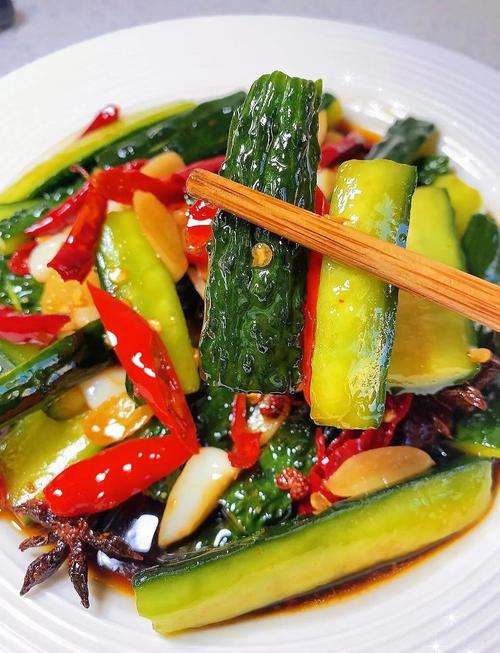 家常腌黄瓜怎么做才脆爽入味？-图2