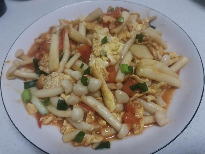 番茄炒海鲜菇怎么做最入味？-图2