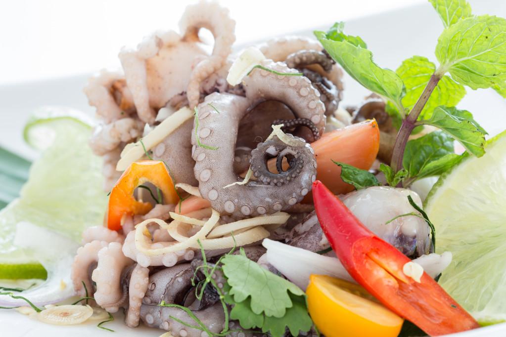 回家吃饭鱿鱼海鲜沙拉怎么做？-图3