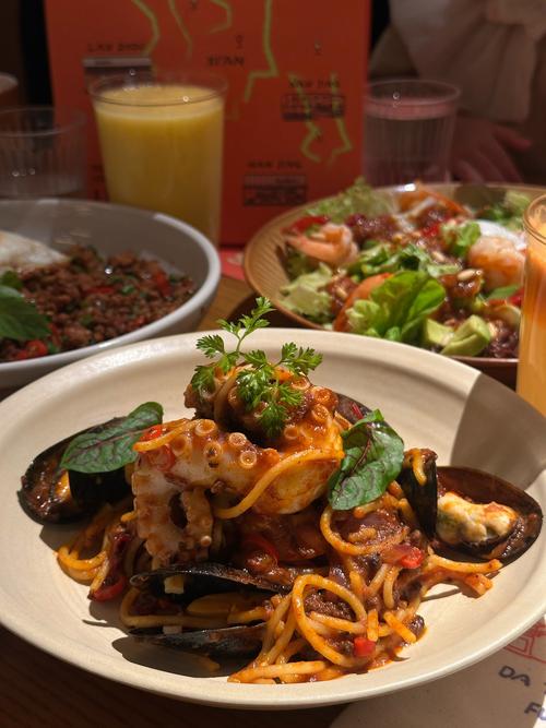 回家吃饭鱿鱼海鲜沙拉怎么做？-图2