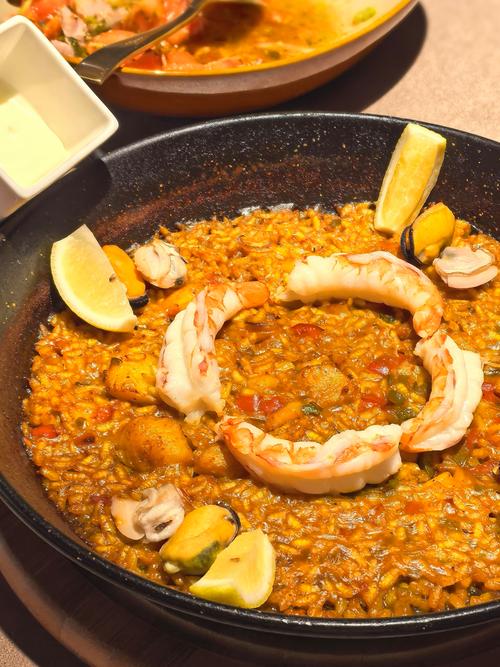 西班牙海鲜饭菜品特点有哪些？-图2