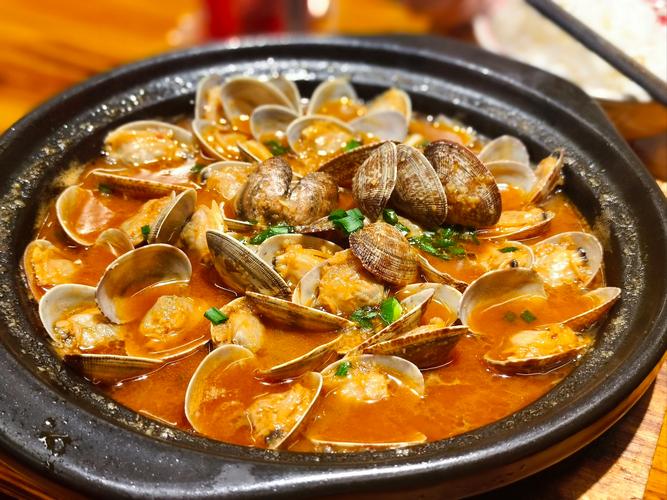 清真海鲜砂锅有哪些经典做法？-图1