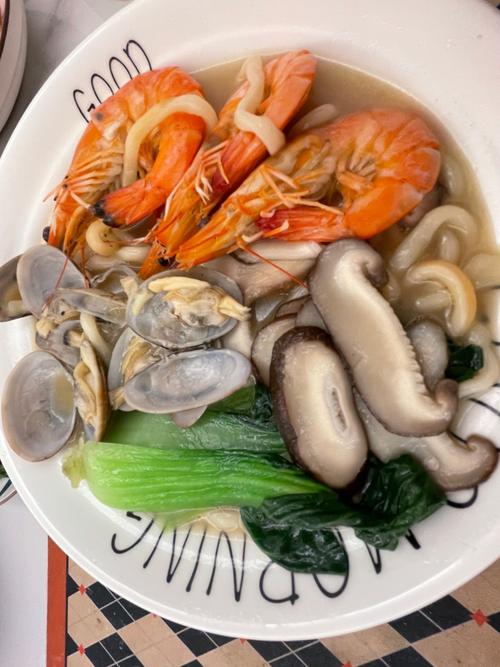 奶油海鲜面为何用玻璃盘？-图2