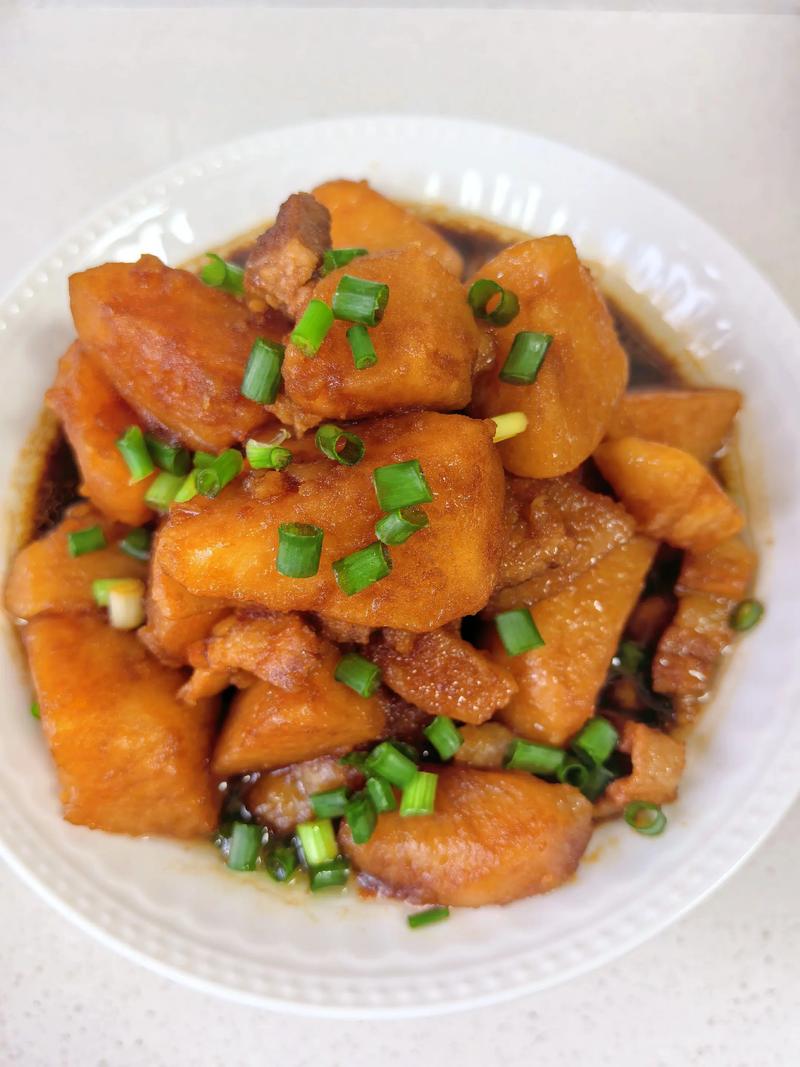 五花肉炖多久最软烂入味？-图3