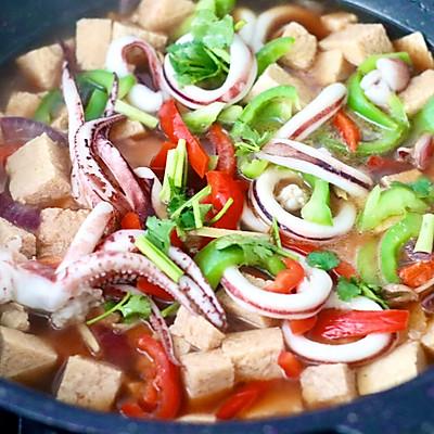 海鲜鱿鱼豆腐怎么烧才鲜嫩？-图1