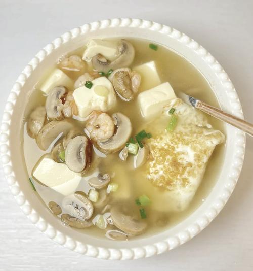 白萝卜豆腐海鲜菇怎么搭才鲜？-图2