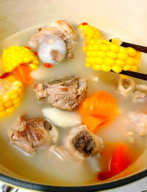 宝宝炖大骨头汤，骨头汤真的补钙吗？-图1