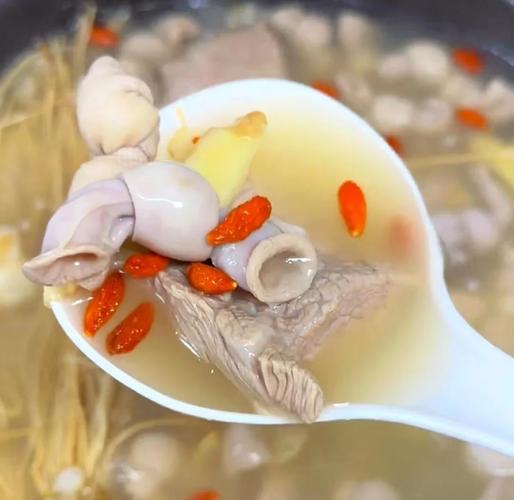 猪肠汤怎么做才好吃？家常做法有哪些？-图1