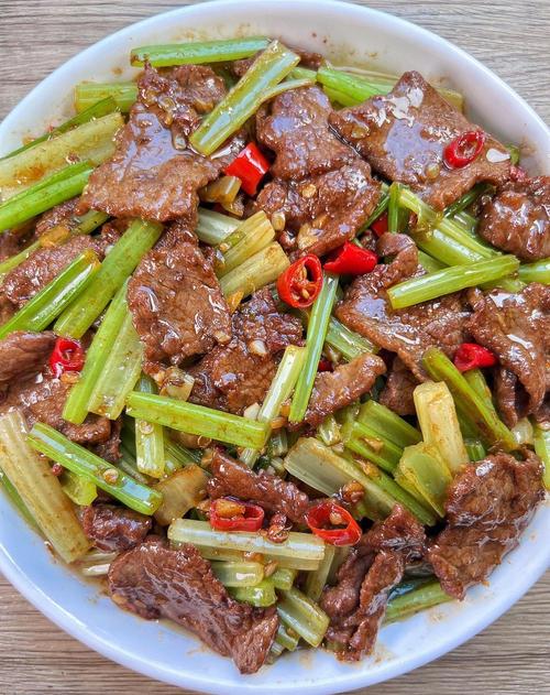 家常炒牛肉怎么做才嫩滑入味？-图2