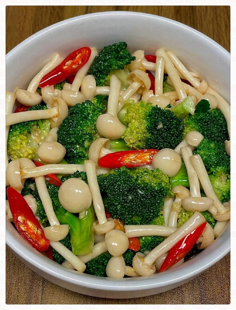 海鲜茹西兰花洋葱怎么搭配炒更美味？-图1