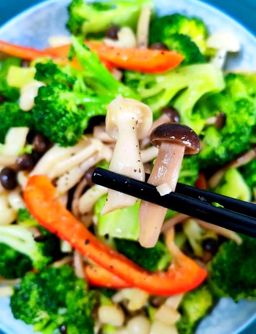 海鲜茹西兰花洋葱怎么搭配炒更美味？-图3