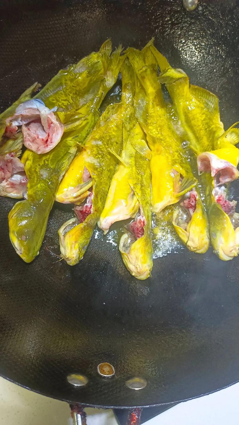宝宝辅食黄骨鱼怎么做去刺又营养？-图2