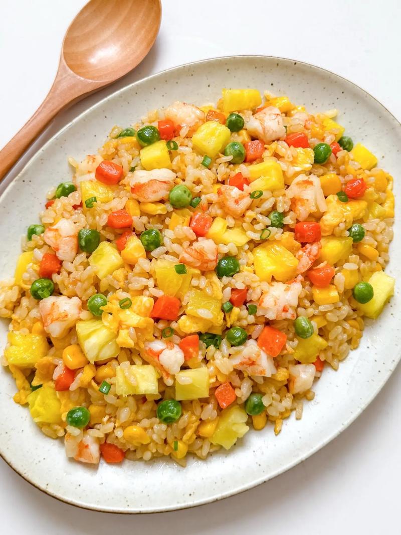 菠萝海鲜炒饭有哪些营养功效?-图1 菠萝海鲜炒饭有哪些营养功效?-图1
