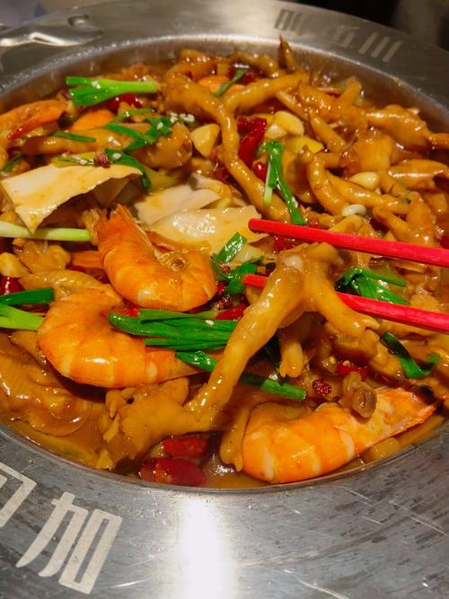 大闸蟹海鲜火锅怎么做？-图2