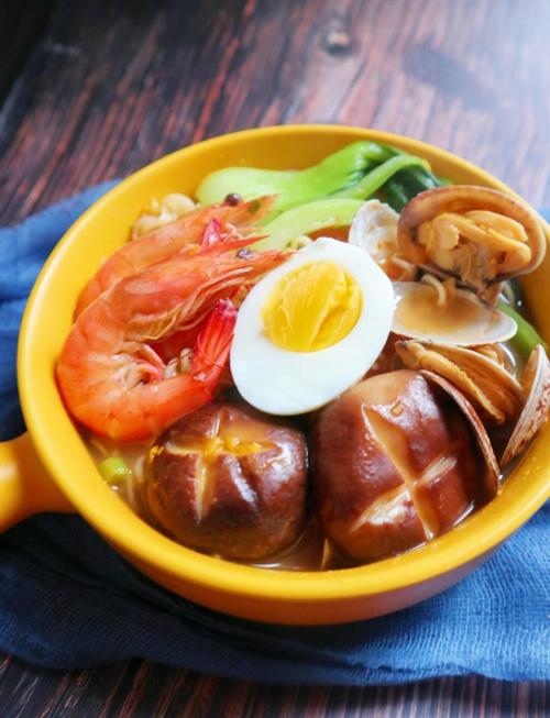 海鲜蔬菜面怎么做才好吃?-图2 海鲜蔬菜面怎么做才好吃?-图2