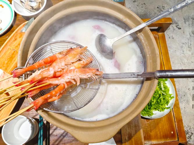 海鲜火锅高汤怎么做才更鲜?-图1 海鲜火锅高汤怎么做才更鲜?-图1