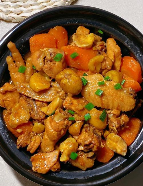 板栗烧鸡的做法家常菜-图1