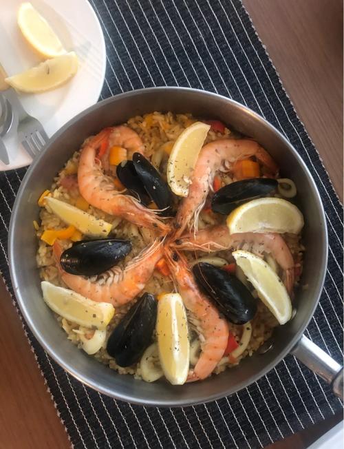 西班牙海鲜饭到底该怎么吃才正宗？-图1